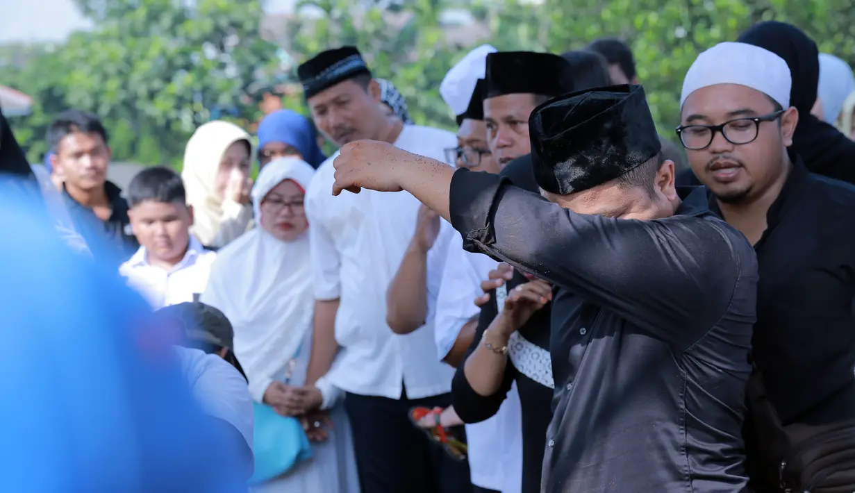 Ayah Narji meninggal pada Minggu (8/5/2016), dalam usia 88 tahun di Rumah Sakit Sari Asih, Ciputat, Tangerang Selatan lantaran penyakit komplikasi yang telah lama dideritanya. (Adrian Putra/Bintang.com)