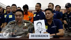 Direktorat Reserse Kriminal Umum (Dirkrimum) Polda Metro Jaya, berhasil mengungkapkan kasus pembunuhan keji yang menewaskan Ibu dan anak di Penggilingan, Cakung, Jakarta Timur, Jumat (16/10/2015). (Liputan6.com/Yoppy Renato)