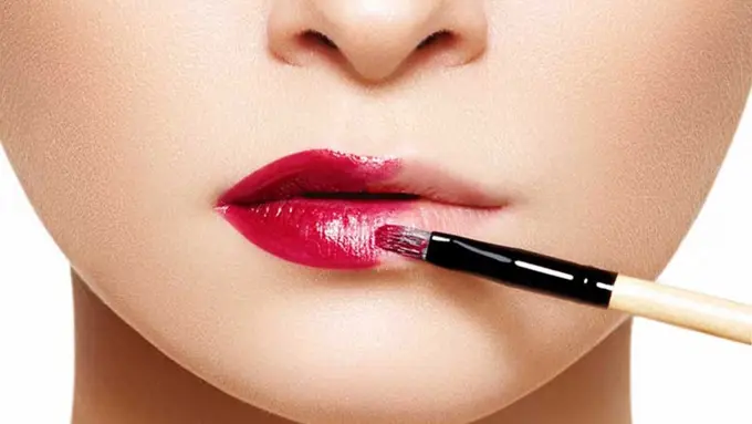 Cara Memakai Liquid Lipstik yang Benar, Jangan Sampai Salah