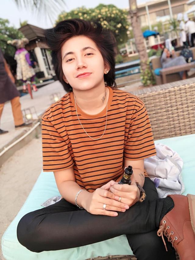 6 Potret Dera Idol dengan Berbagai Warna Rambut, Makin Terlihat Tomboi