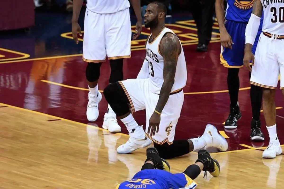 LeBron James (putih)