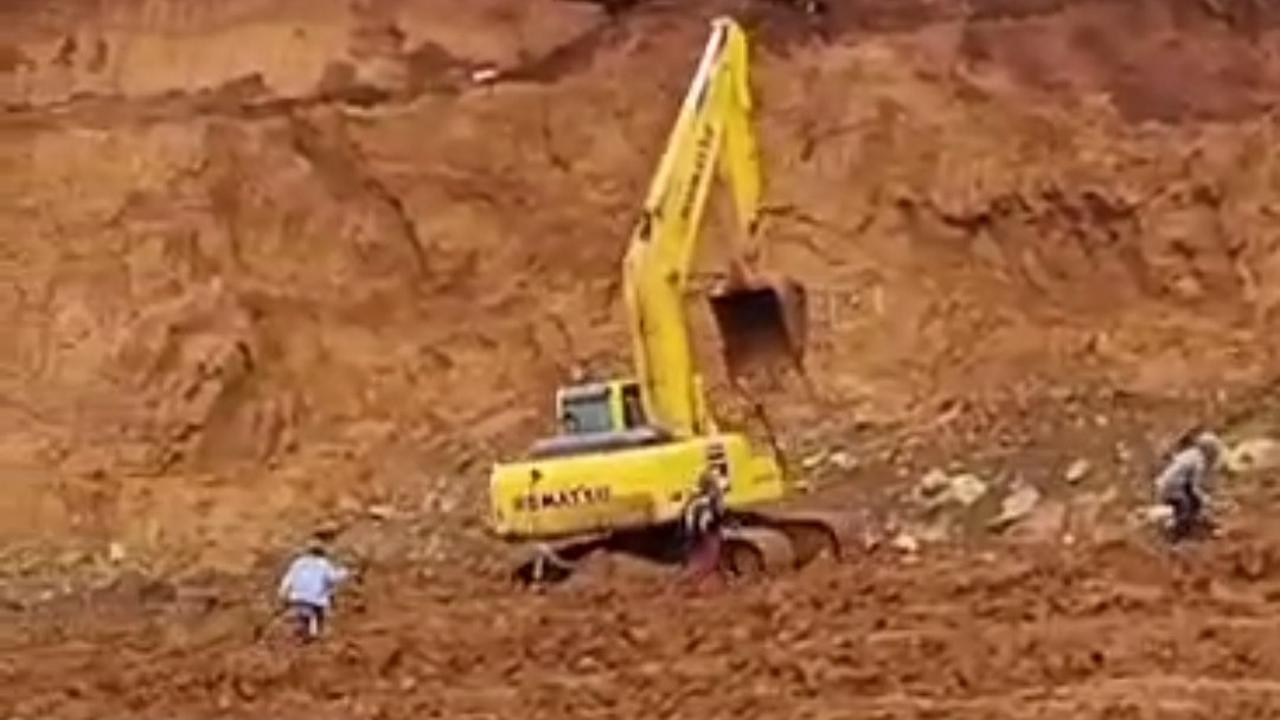 Aksi warga wawonii Konawe Kepulauan menentang penyerobotan lahan kebun cengkih di Desa Sainua Indah, Pulau Wawonii Kabupaten Konawe Kepulauan.