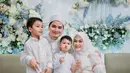 Bagi Alvin dan Henny, kehadiran anak yang diberi nama Muhammad Mikail Faiz Alhaliem itu merupakan anak keduanya. Seperti diketahui, dari pernikahan pertamanya, masing-masing dikaruniai seorang anak. [Instagram/hennyyrahman]