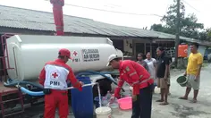 Kekeringan dan Kriris Air Bersih di Depok, Warga Menumpang Mandi di SPBU