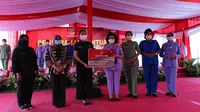 Salurkan 3.490 Paket, DWP: Semoga Nambah Semangat Bagi Ibu-Ibu Istri TNI