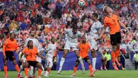 Jan-Paul van Hecke #6 dari Timnas Belanda mencetak gol ketiga timnya selama pertandingan Grup F Piala Dunia 2026 antara Tunisia dan Belanda di Stadion Kansas City pada 26 Juni 2026 di Kansas City, Missouri. (Francois Nel/Getty Images via AFP)