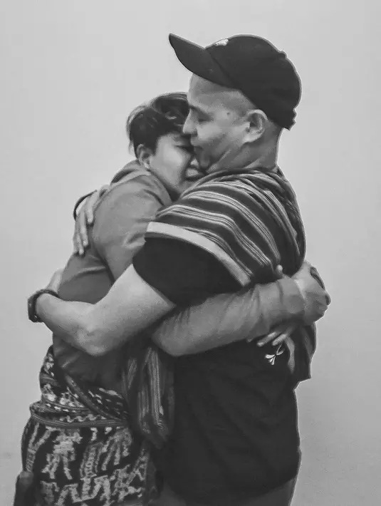 "Akhirnya, karena situasi terlalu tidak menentu, kami fokus di hal yang lebih pasti. Nombok uang pangkal lagi adalah kemungkinan (karna kita nggak tau kapan sekolah akan kembali normal)," sambung Ernest Prakasa. Instagram/ernestprakasa)