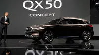 Roland Krueger, Presiden Infiniti, meluncurkan QX50 di ajang otomotif North American International Auto Show 2017 di Detroit, Amerika Serikat (AS), Senin (9/1/2017).