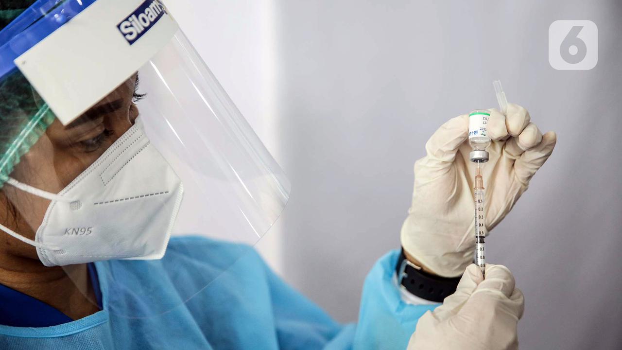 FOTO: Pekerja Swasta Ikuti Program Vaksinasi Gotong Royong