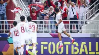 Pemain Timnas Indonesia U-23, Rafael Struick (kanan) melakukan selebrasi setelah mencetak gol ke gawang Korea Selatan U-23 pada laga perempat final Piala Asia U-23 2024 di&nbsp;Abdullah bin Nasser bin Khalifa Stadium, Qatar, Jumat (26/04/2024) WIB. (Dok. AFC)