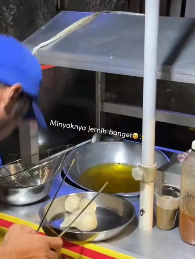 Penjual Pempek Mirip Marcello Tahitoe