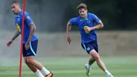 Timnas Inggris langsung menggeber latihan usai kemenangan 4-0 atas Malta pada laga Grup C Kualifikasi Euro 2024,  16 Juni 2023 lalu. Pasukan Gareth Southgate bersiap menghadapi laga berikutnya menghadapi Makedonia Utara yang dijadwalkan berlangsung pada 20 Juni 2023 mendatang. Beberapa pemain asal Manchester City yang tergabung dalam skuad Three Lions tampak berlatih di Carrington Training Ground, markas latihan milik sang rival, Manchester United, Sabtu (17/6/2023) waktu setempat. (FB/England Football Team)