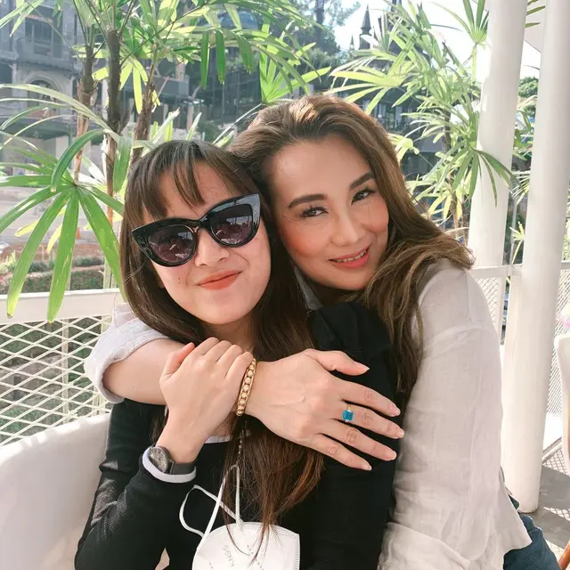Diangkat Menjadi Anak Tahun 2013, Ini 6 Potret Reza Artamevia dan Baby Mamesah