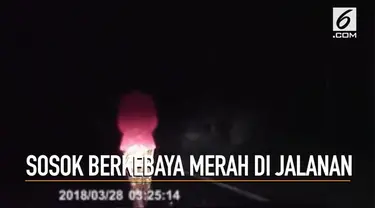 Para pengendara merekam munculnya sosok berkebaya merah saat tengah malam di sebuah jalanan sepi. Namun insiden ini menjadi kontroversi oleh warganet.