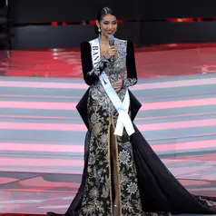 Sebagai informasi, di Grand Final Puteri Indonesia 2026, Agnes Aditya Rahajeng berhasil mengungguli finalis lainnya melalui rangkaian penilaian ketat, termasuk sesi tanya jawab pada babak empat besar yang menjadi penentu akhir. Tampak dalam foto, Agnes Aditya Rahajeng (kiri) asal Banten saat Grand Final Pemilihan Puteri Indonesia 2026 di Jakarta Internasional Convention Center, Jakarta, Jumat (24/4/2026). (Kapanlagi.com/Budy Santoso)