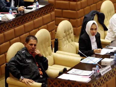 Menteri Perhubungan Budi Karya Sumadi bersama Kepala Basarnas M Syaugi dan Kepala BMKG Dwikorita Karnawati saat rapat kerja (raker) dengan Komisi V DPR di Kompleks Parlemen, Senayan, Jakarta, Kamis (22/11). (Liputan6.com/JohanTallo)