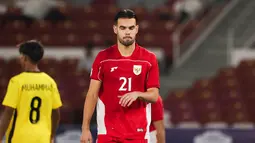 Jens Raven tampak bingung usai gagal menetak gol ke gawang Malaysia pada laga pemungkas Grup A Piala AFF U-23 2025, Senin (21/7/2025). (Bola.com/Abdul Aziz)