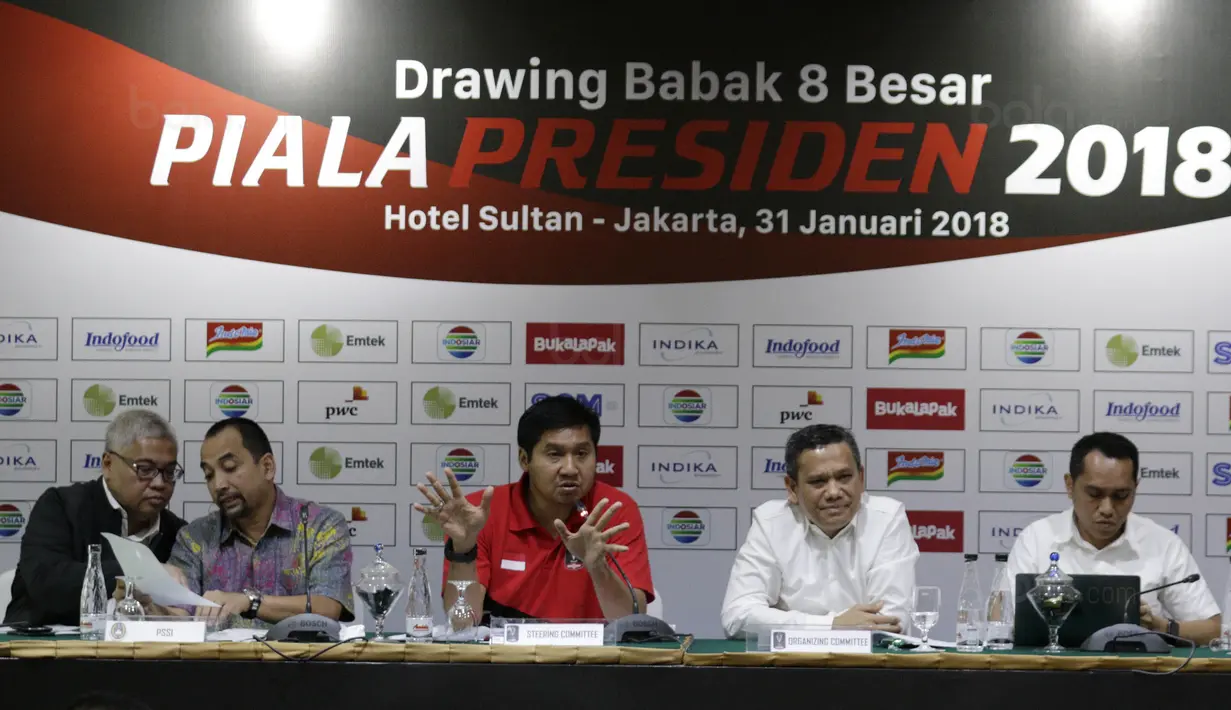 Ketua Steering Committee, Maruarar Sirait, saat drawing babak 8 besar Piala Presiden 2018 di Hotel Sultan, Jakarta, Rabu (31/1/2018). Pertandingan di fase 8 besar akan digelar di Stadion Manahan, Solo, 3 dan 4 Februari 2018. (Bola.com/M Iqbal Ichsan)