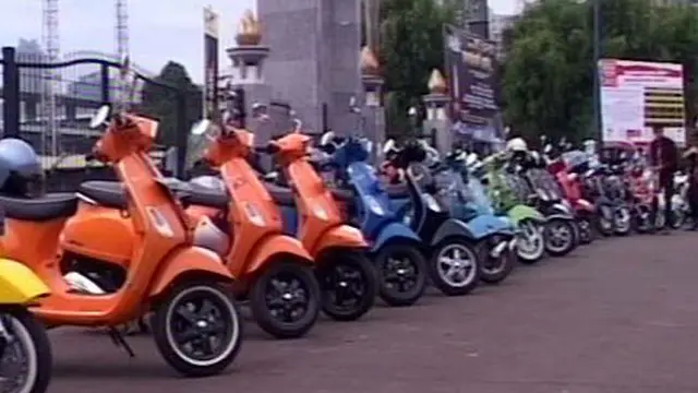 Wow, Jakarta 'Dibanjiri' Konvoi Skuter Klasik dan Modern
