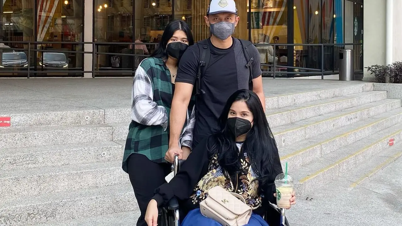 Annisa Pohan dan keluarga. (Foto: Dok. Instagram @annisayudhoyono)