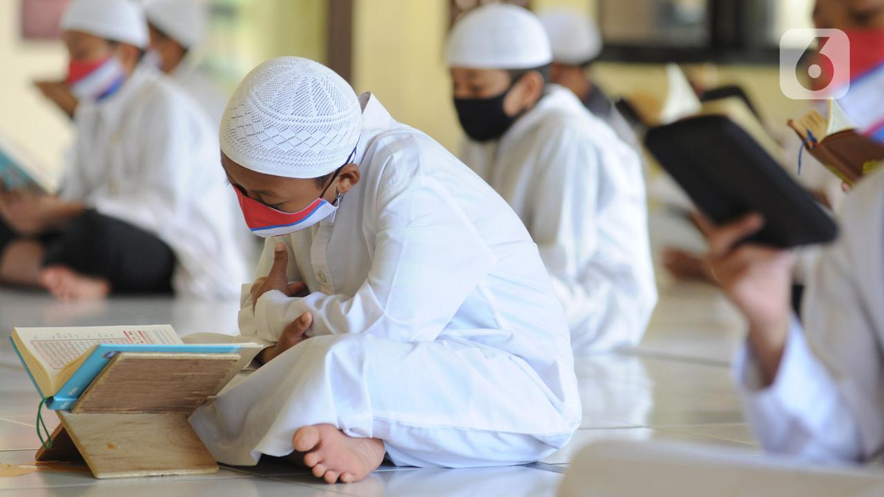 Para Santri Ikuti Khatam Al Quran Saat Pandemi