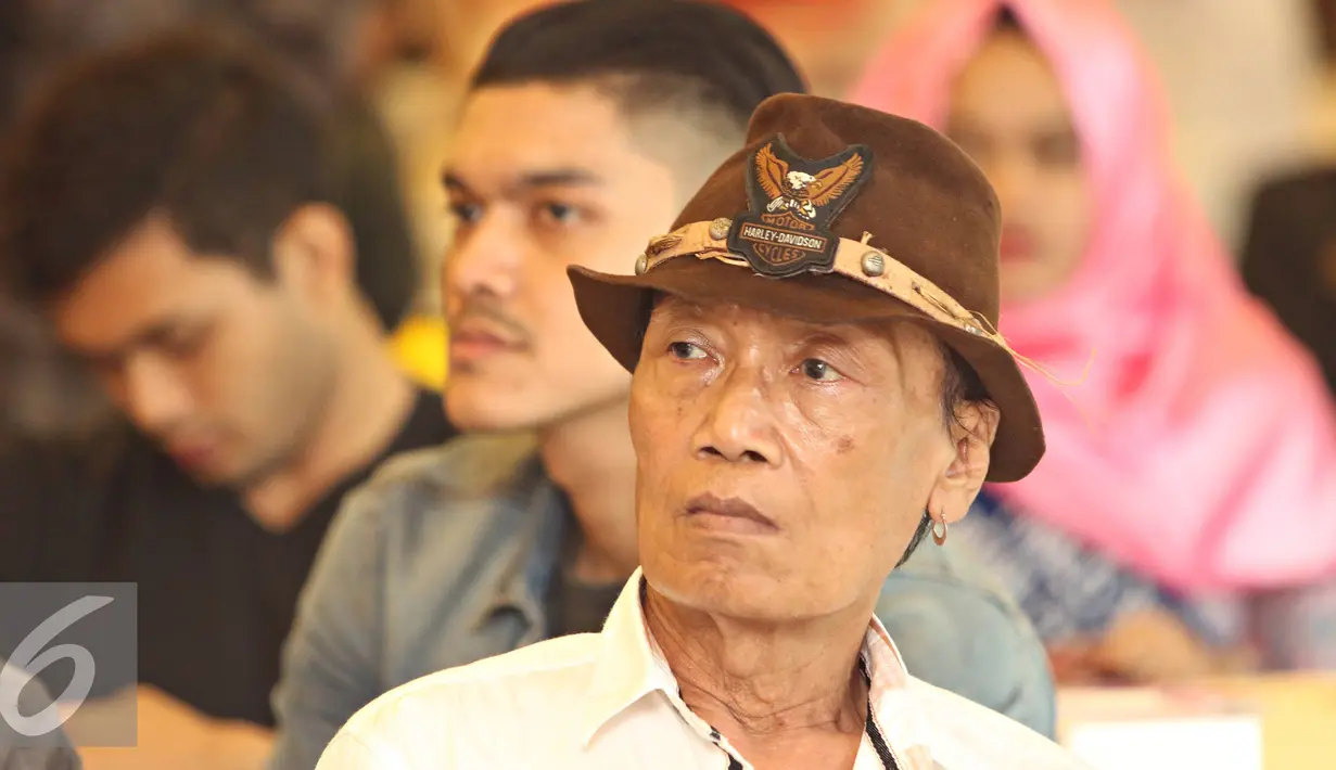 Pelawak Tessy saat menghadiri acara bertajuk 'Peran Publik Figure dalam Rangka Pencegahan Bahaya Penyalahgunaan Narkotika', Jakarta (3/2). Acara bertujuan mengajak public figure untuk mengampanyekan antinarkoba. (Liputan6.com/Immanuel Antonius)