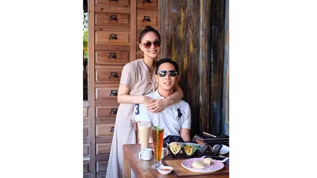 Hamil Anak Pertama, Ini 6 Potret Mesra Yuanita Christiani Bareng Suami