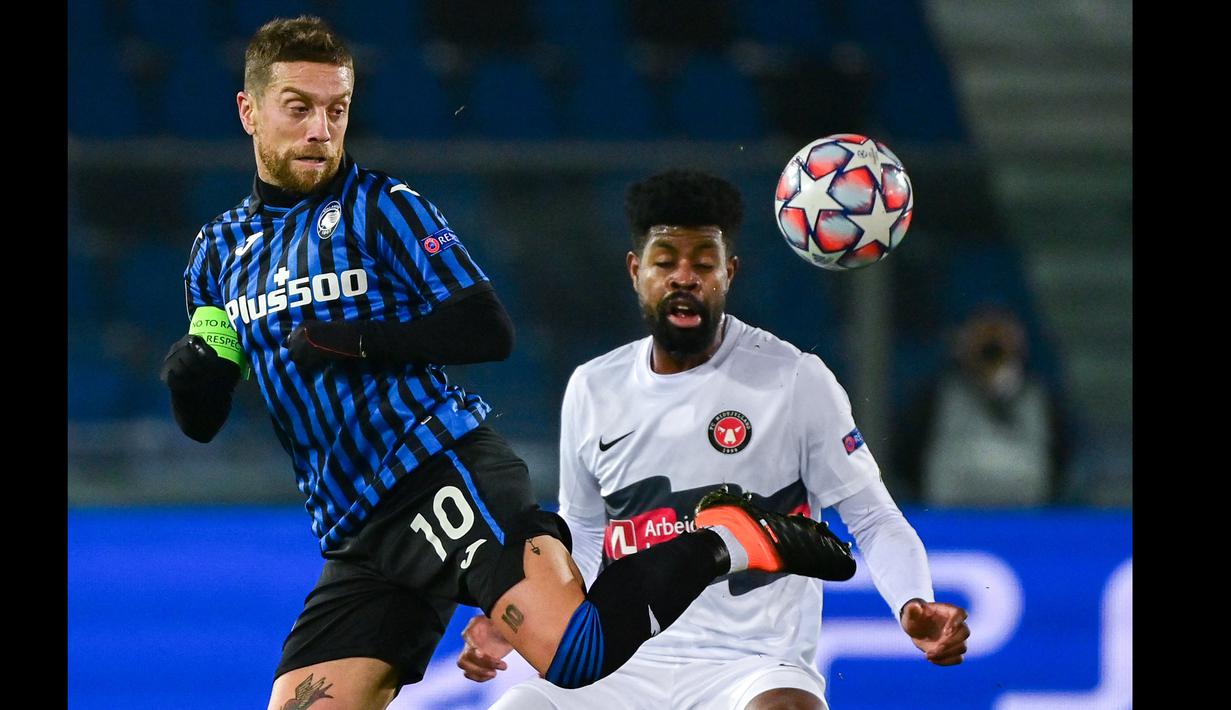 Alejandro Gomez (kiri) merupakan pemain dengan keterampilan dribbling yang mengesankan dan umpan yang sangat bagus serta memiliki ketajaman dalam mencetak gol. (Foto: AFP/Miguel Medina)