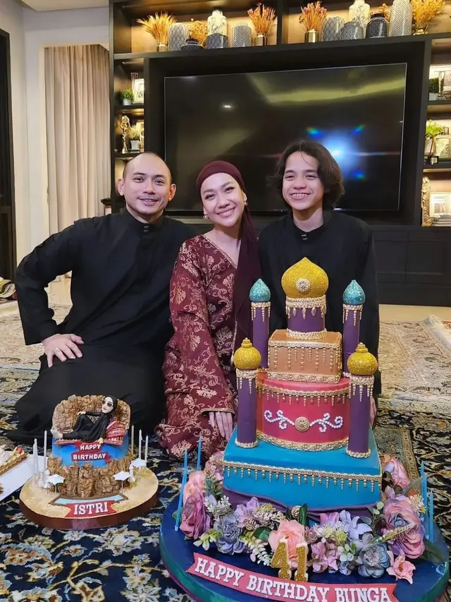 6 Potret Sederhana Perayaan Ultah BCL ke-41, Dapat Banyak Kejutan