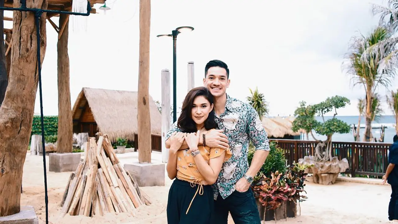 Nana Mirdad dan Andrew White