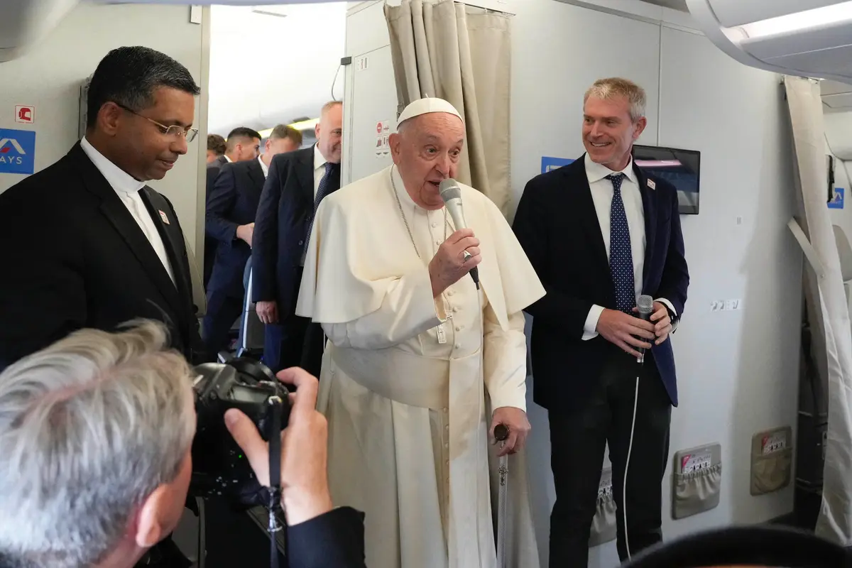 Paus Fransiskus Berangkat dari Roma ke Indonesia
