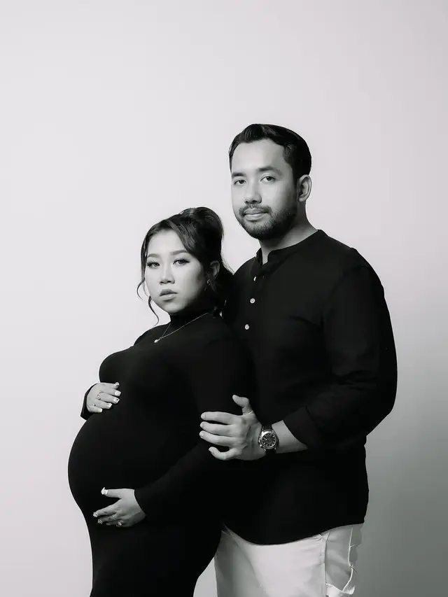 Maternity Shoot Kiky Saputri