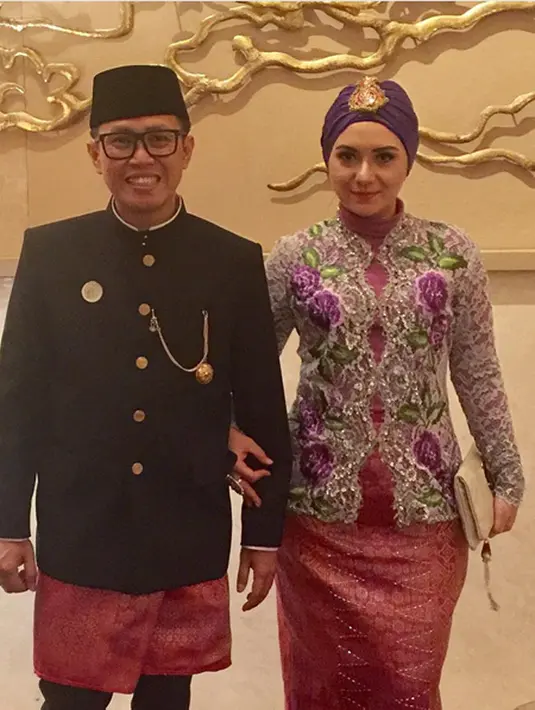 Bukan berarti rumah tangga pasangan ini jauh dari perselisihan. Dengan komunikasi yang terjalin lancar apapun yang menjadi perselisihan menjadi mudah untuk diselesaikan. (Instagram/ekopatriosuper)