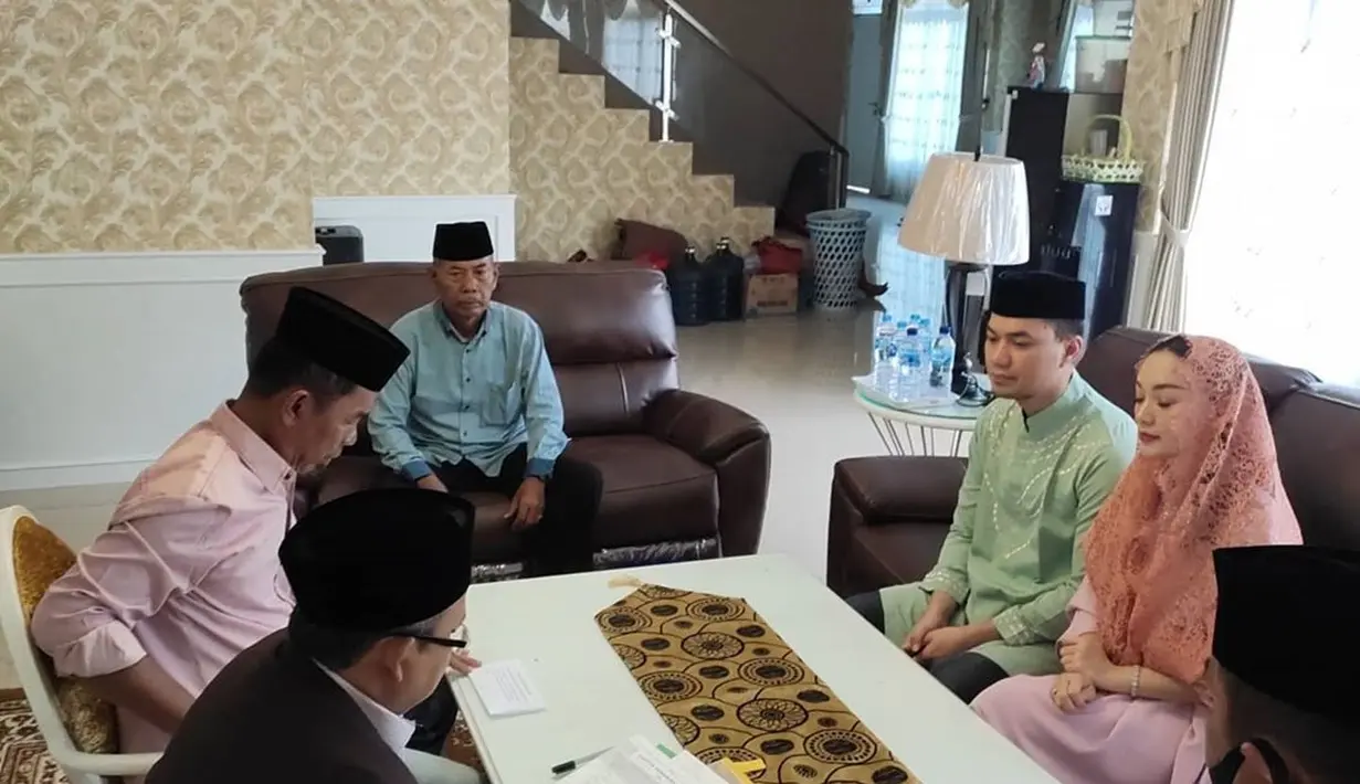 Potret Zaskia Gotik dan Sirajuddin Mahmud resmi menikah. (Sumber: Instagram/zaskia_gotix)