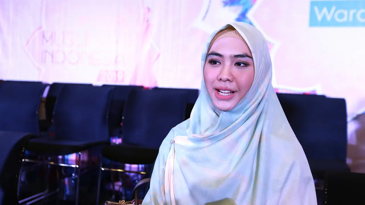 [Fimela] Oki Setiana Dewi