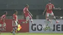Aksi dua pemain Persija Jakarta, Wllian Pachecho dan Bruno Lopes merayakan gol saat melawan Perseru Serui pada laga Liga 1 2017 di Stadion Patriot, Bekasi, Selasa (13/6/2017). Persija menang 3-0. (Bola.com/Nicklas Hanoatubun)