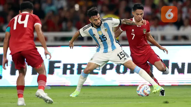 Foto: Aksi Jatuh Bangun Marselino Ferdinan saat Hadapi Argentina, Catatkan Statistik Apik hingga Dipuji Jurnalis Inggris