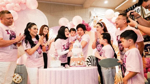 Perayaan ultah pertama Ameena putri Atta dan Aurel (Instagram/krisdayantilemos)