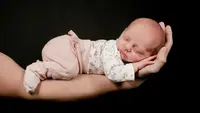 Ilustrasi bayi laki-laki, perempuan. (Photo by Rene Asmussen from Pexels)