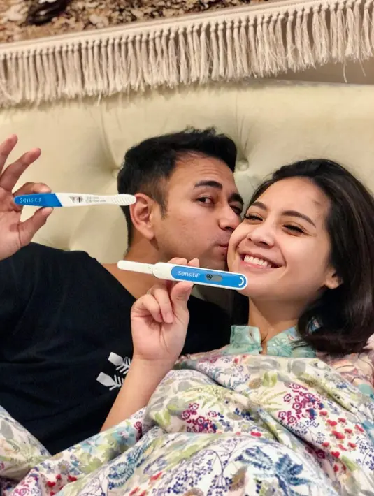Raffi menceritakan tentang perubahan hormon yang terjadi pada istrinya yang kini tengah hamil muda. "Ya biasa lah hormonnya naik turun," kata Raffi Ahmad. (Instagram/raffinagita1717)