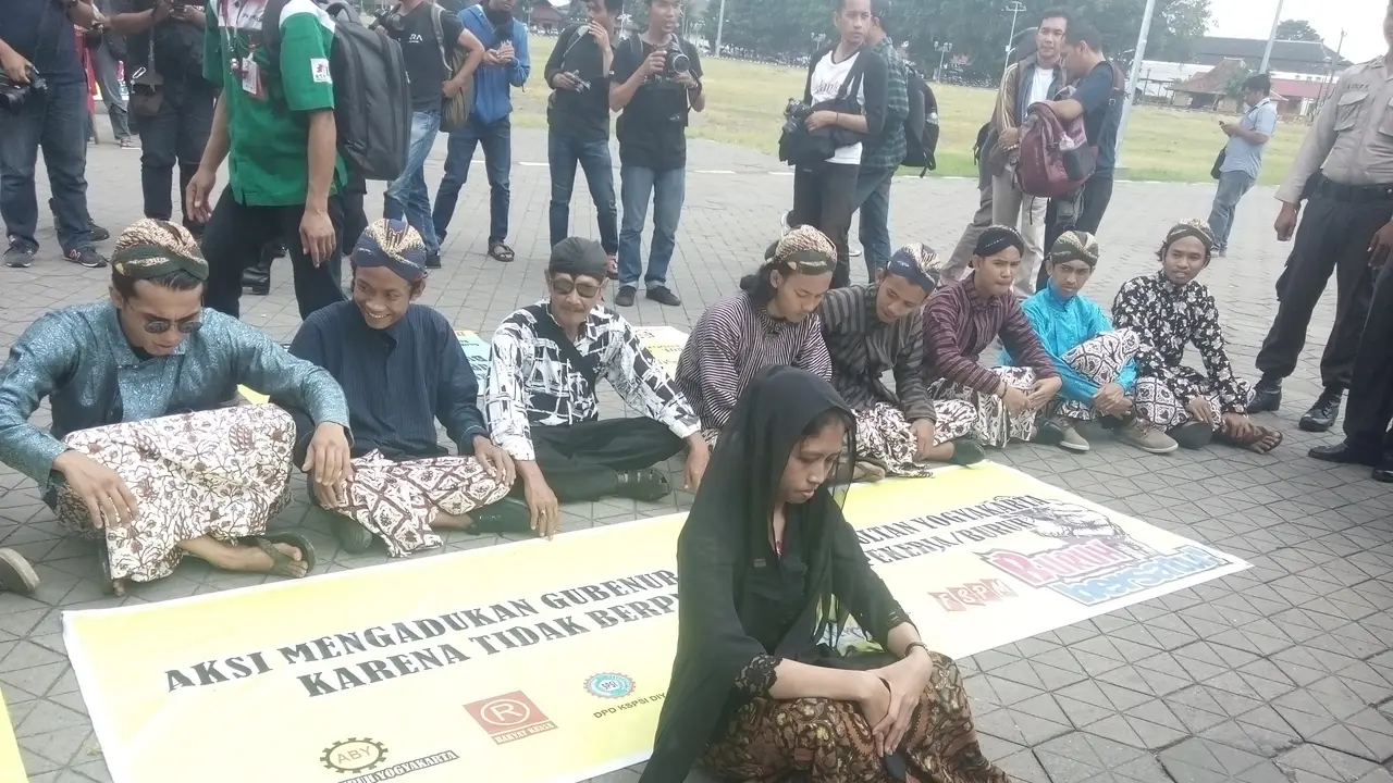 Buruh Yogya Jemur Diri Tolak Kenaikan UMK dan UMP 2017