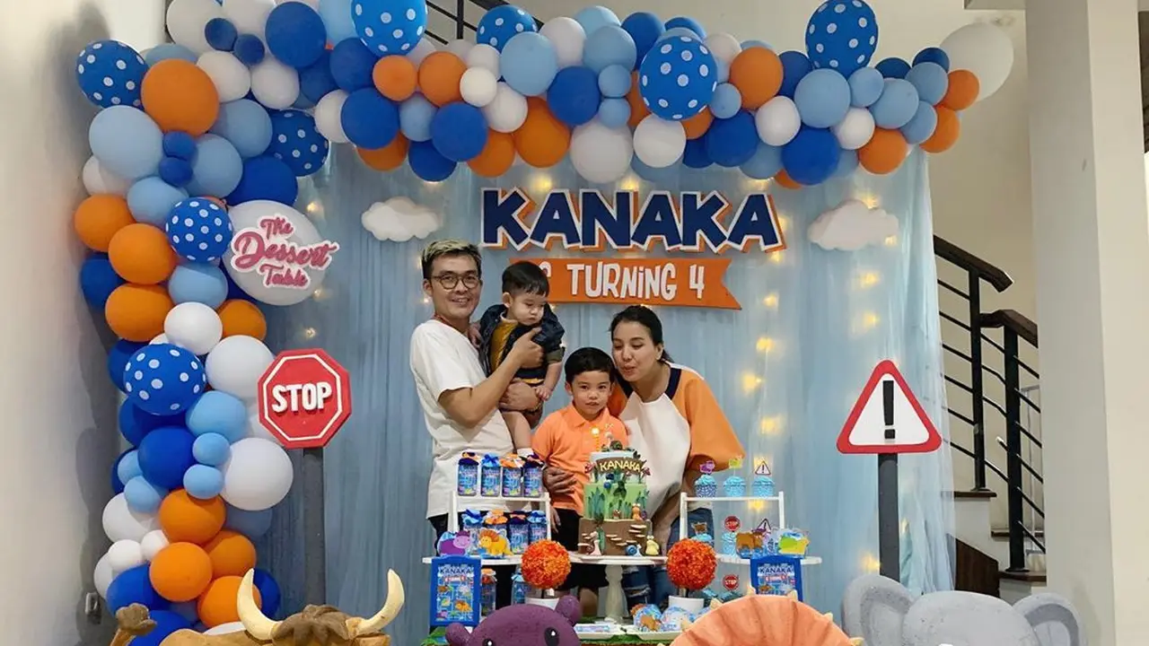6 Momen Perayaan Ultah Anak Tya Ariestya, Tetap Seru Meski ‘Di Rumah Aja’