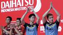 Pasangan Indonesia, Kevin Sanjaya/Marcus Gideon, melakukan selebrasi usai menjuarai Indonesia Masters 2019 dengan mengalahkan Mohammad Ahsan/Hendra Setiawan di Istora, Minggu (27/1). Kevin/Marcus menang 21-17, 21-11. (Bola.com/M Iqbal Ichsan)