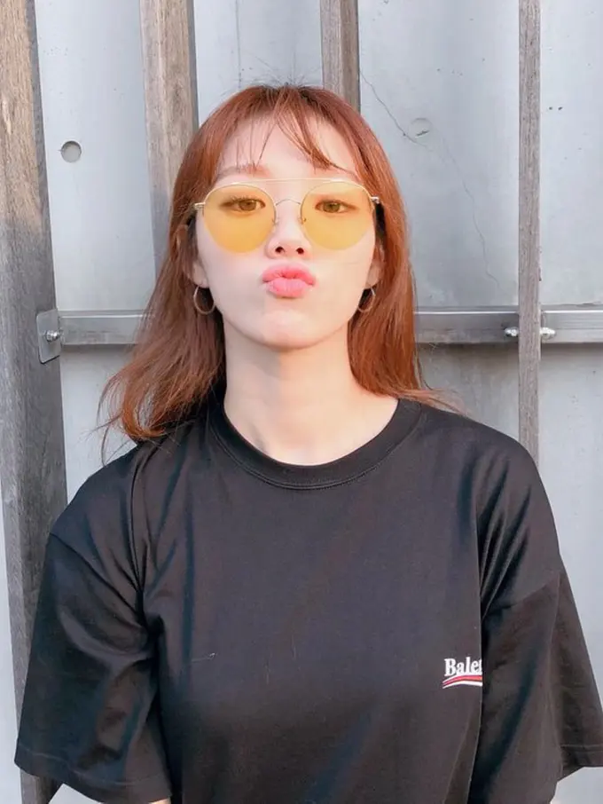 Kaos Oblong Andalan Lee Sung Kyung, Tetap Cantik dan Gak Ribet