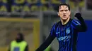 Baru pada menit ke-39, Inter Milan berhasil memecah kebuntuan dan unggul lewat aksi Piotr Zielinski. Tampak dalam foto, gelandang Inter Milan asal Polandia, Piotr Zielinski melakukan selebrasi usai mencetak gol untuk I Nerazzurri dalam pertandingan pekan ke-17 Serie A Italia melawan Bologna di Stadion San Siro, Milan, Minggu (4/1/2026) waktu setempat atau Senin (5/1/2026) dini hari WIB. (Piero CRUCIATTI/AFP)