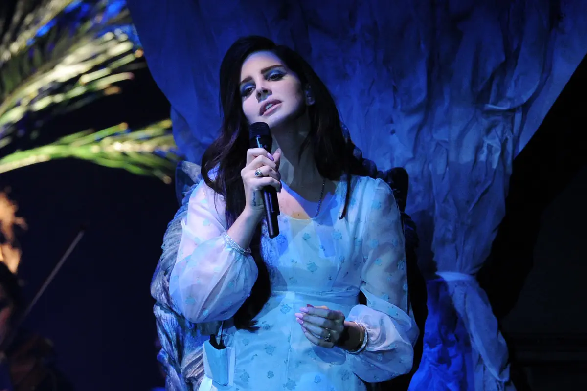 [Bintang] Lana Del Rey