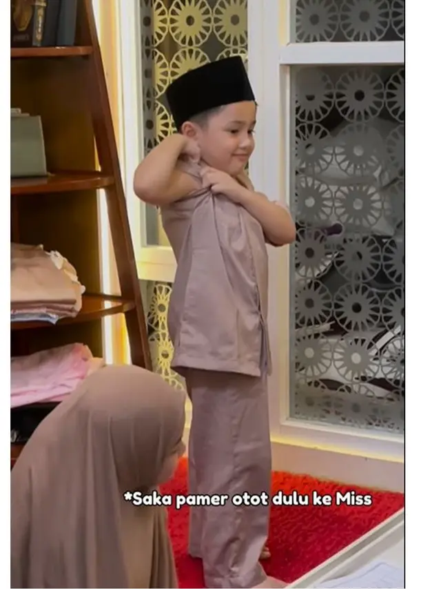 6 Potret Sheva dan Saka Anak Ussy Sulistiawaty Belajar Ngaji, Si Bungsu Pamer Otot