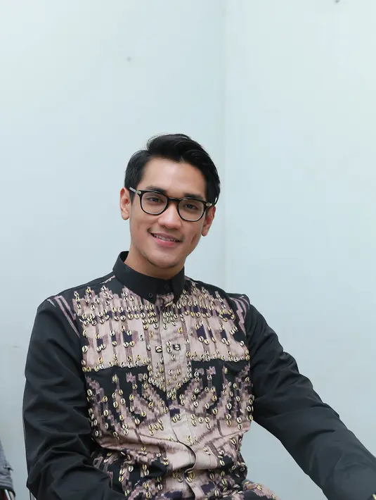 Saat ditemui di Studio 6 SCTV Emtek City, Jakarta Barat, Kamis (5/11/2015), Afgan mengungkap baru setelah dua tahun lagu ini akhirnya dirilis lantaran mungkin kala itu mereka (Afgan dan Raisa) belum ‘jodoh’. (Galih W. Satria/Bintang.com)
