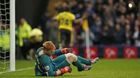 Penjaga gawang Liverpool, Adam Bogdan, tampil buruk kala ditekuk 0-3 oleh Watford di Vicarage Road, Minggu (20/12/2015) malam WIB. (Reuters/Carl Recine)