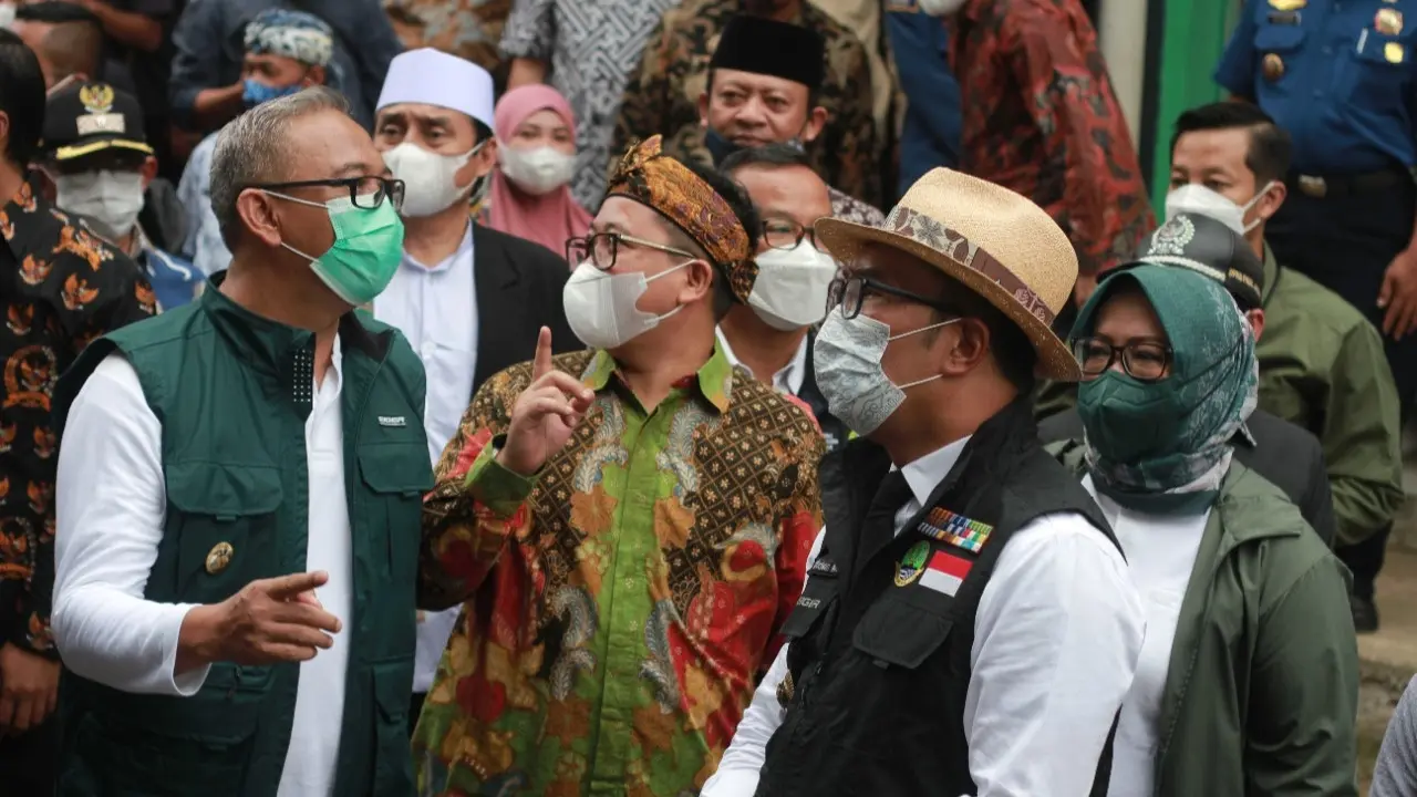 Pasar Cisarua ini diresmikan oleh Gubernur Jawa Barat Ridwan Kamil dan Bupati Bogor Ade Yasin pada Sabtu (26/02/2022) dan pasar pertama di Kabupaten Bogor yang memiliki food court.